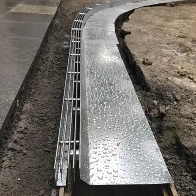 Saluran drainase linier berkapasitas menahan beban tinggi